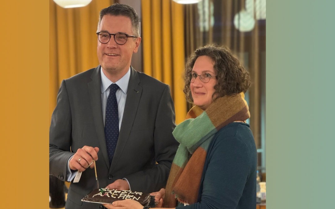 StädteRegionsrat Dr. Tim Grüttemeier und die Vereinsvorsitzende der Kulturtafel, Juliane Siekmann.